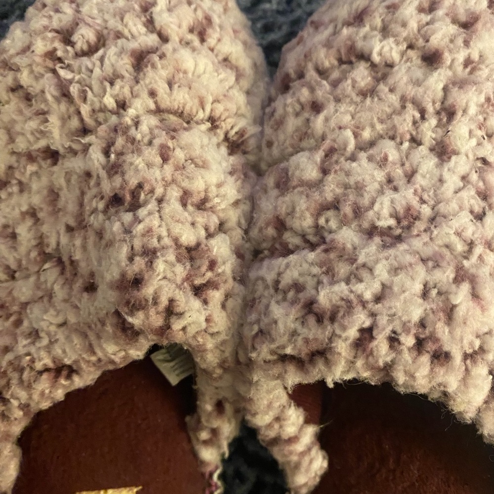 Women’s Slippers - Picture 4 of 4